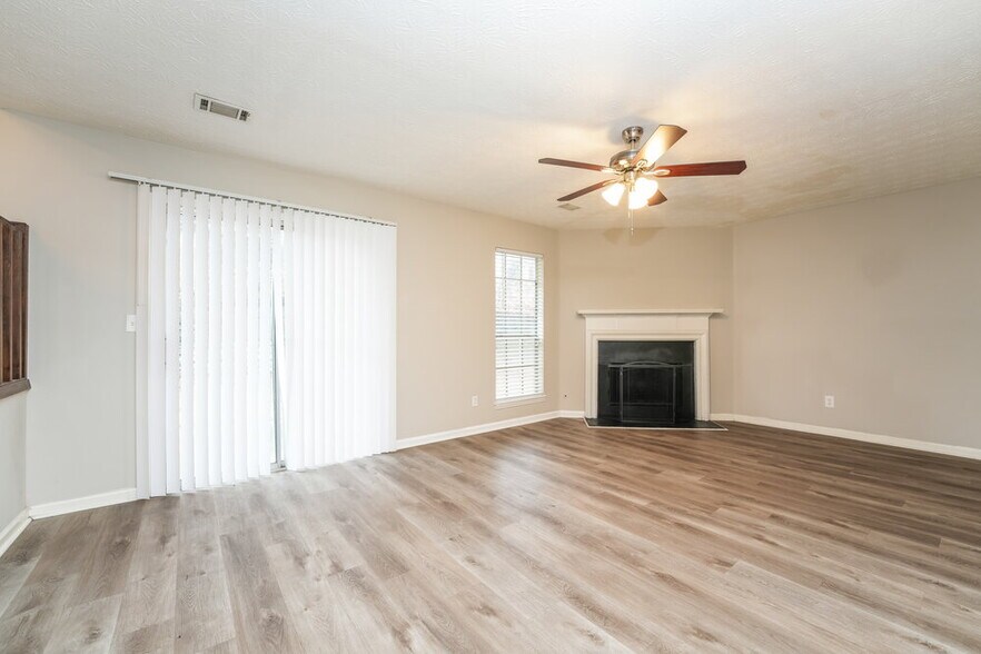 Building Photo - 6520 Eastbriar Dr