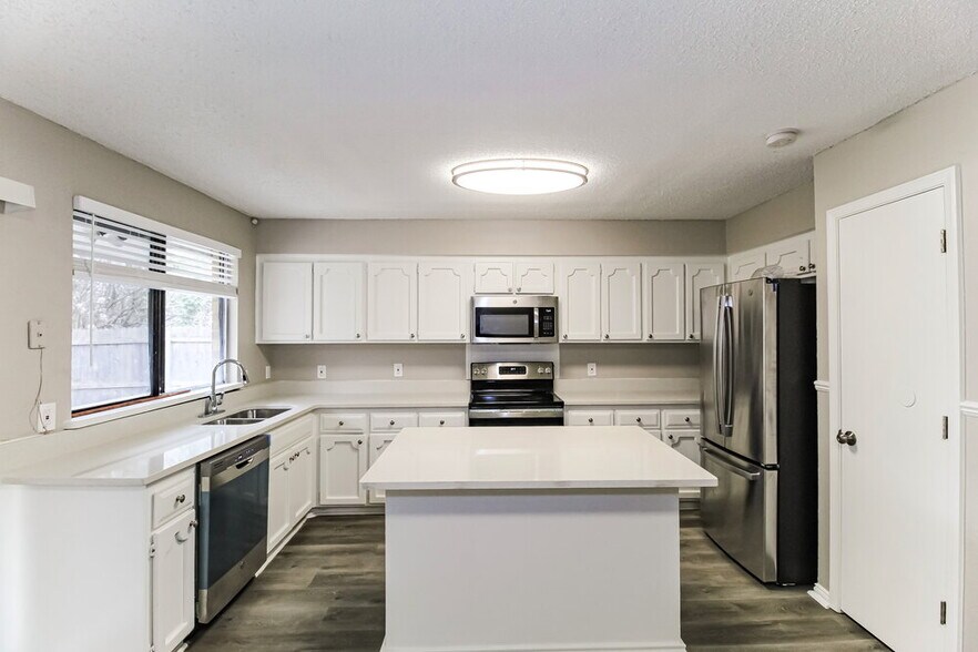 Building Photo - 6628 Brookdale Dr