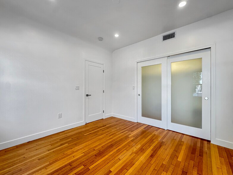 Building Photo - 4523 Saturn St