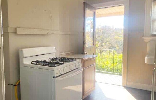 Building Photo - 415 Probasco St