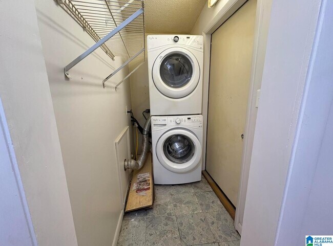 Building Photo - 3101 Lorna Rd