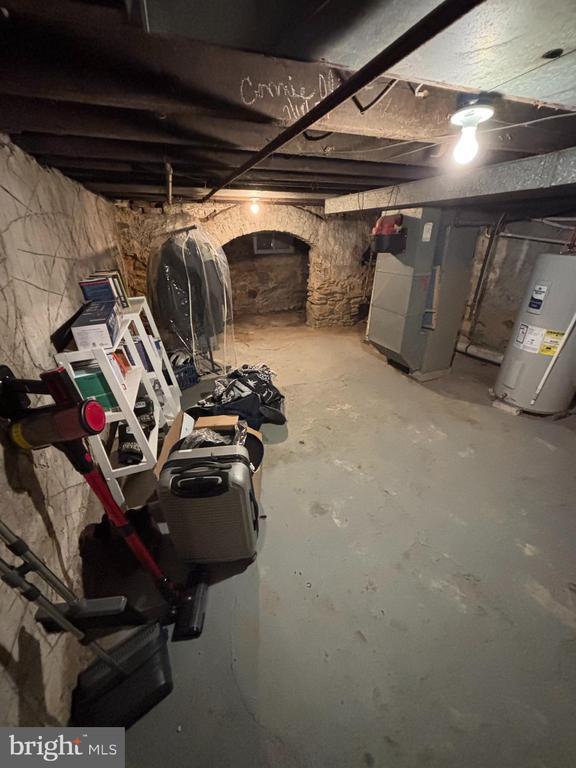 Building Photo - 1921 S Croskey St