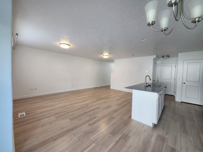 Building Photo - 14928 Messi St