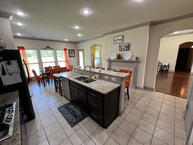 Building Photo - 18063 River Landing Dr