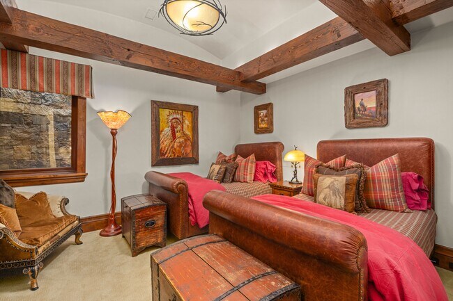 Building Photo - 472 Thunderbowl Ln