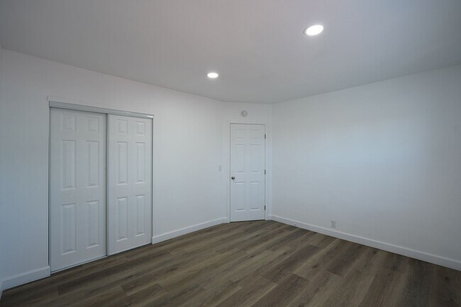 Building Photo - Dracaea Avenue