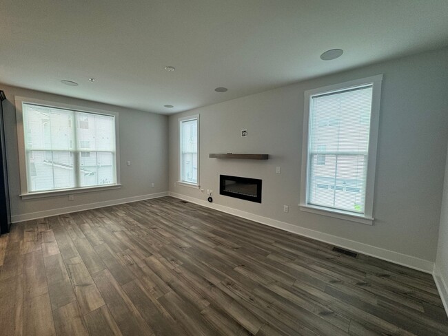 Building Photo - Brand New 3 Bed | 2.5 Bath End Unit Townho...