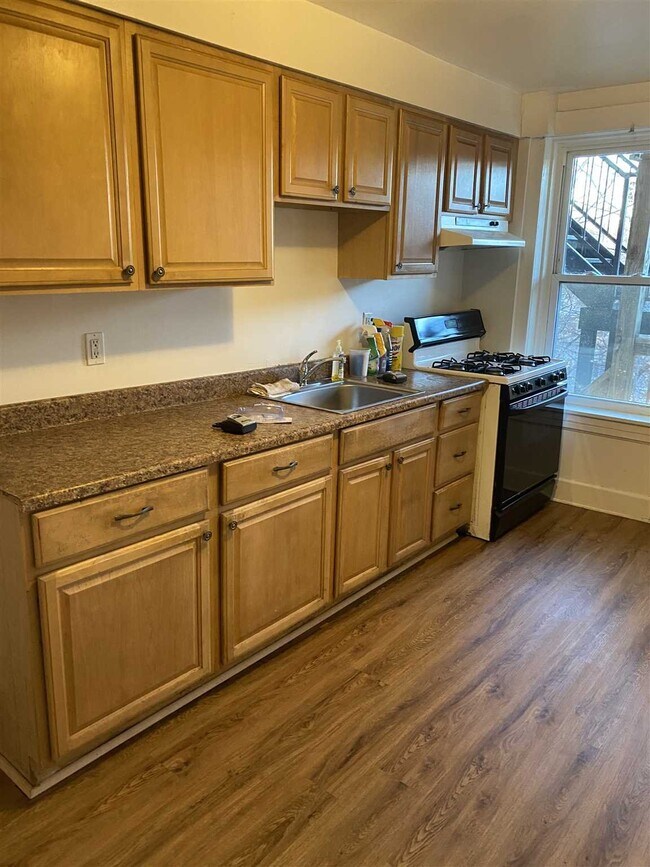 Building Photo - 139 Rombout Ave