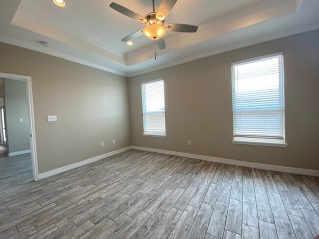 Building Photo - DCR642