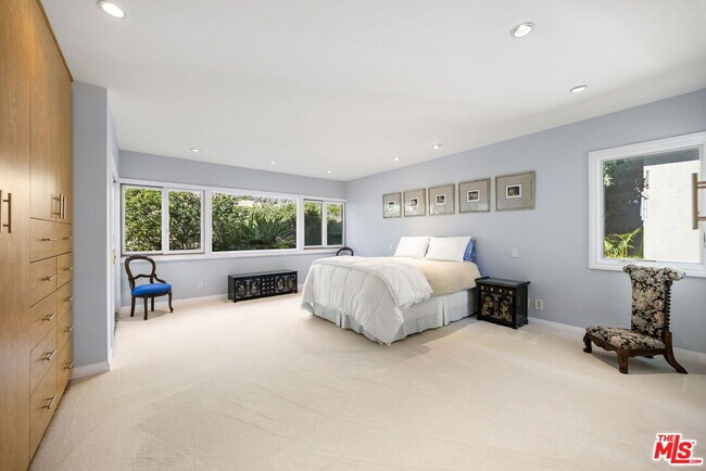 Building Photo - 11215 Sunset Blvd