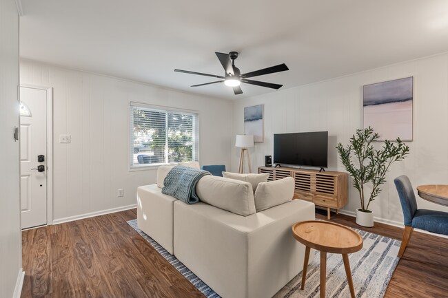 Building Photo - 8 Grove St