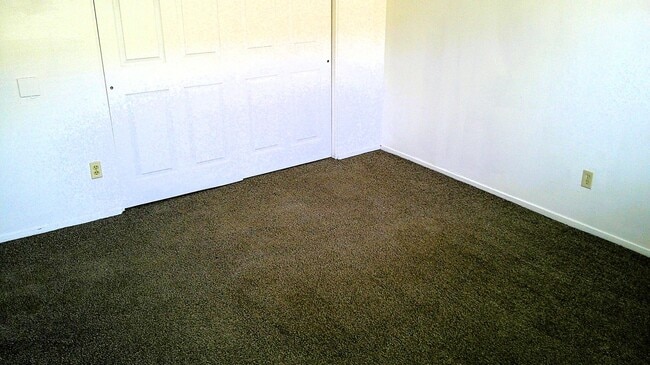 Building Photo - Adorable Single Level Eastside Duplex With Evaporative Air Located In Quiet Neighborhood
