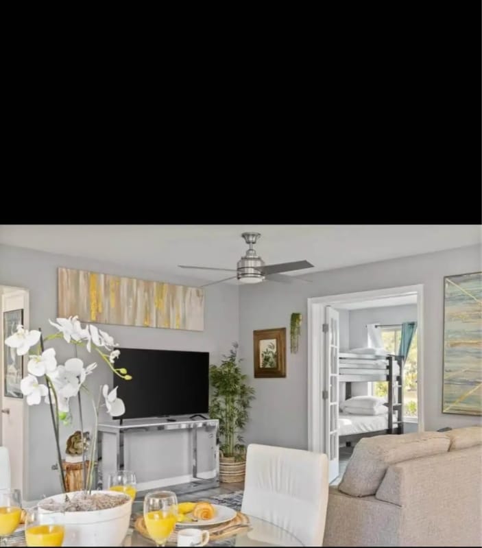 Building Photo - 420 SE 9th Ct