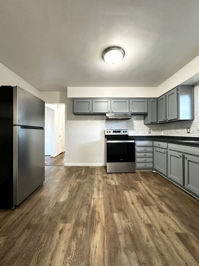 Building Photo - Well-Maintained 4-Bedroom in Haygood Area of Virginia Beach