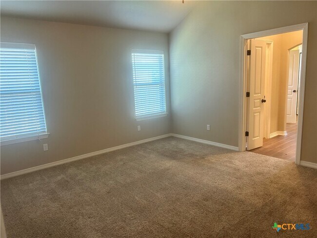 Building Photo - 521 Holstein Dr