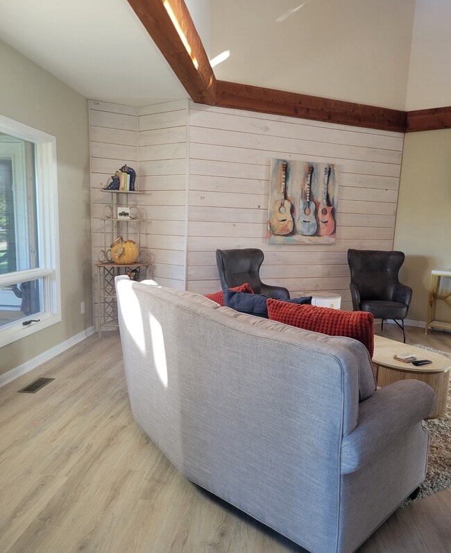 Building Photo - 166 Baltusrol Rd