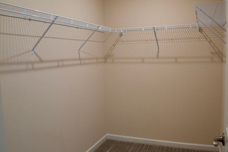 Building Photo - 400 White Oak Ridge Dr