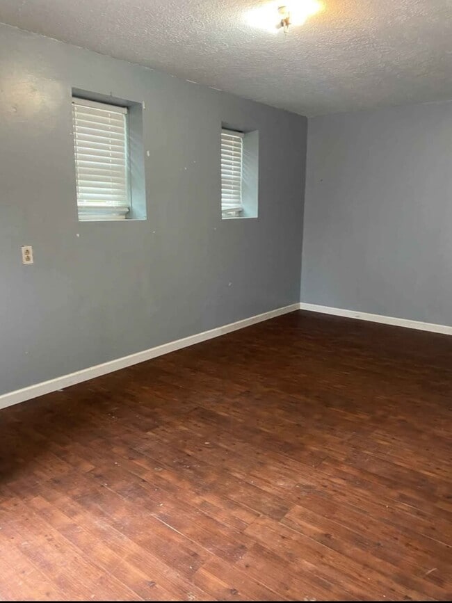 Building Photo - 218 Parker Rd