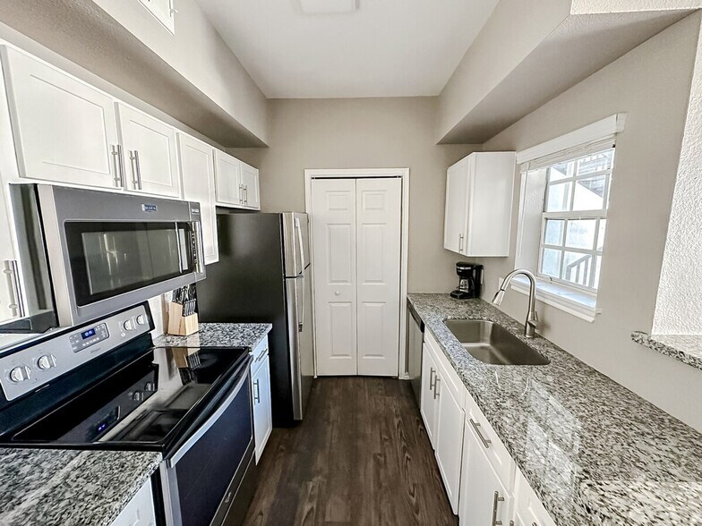 Building Photo - 6225 Saratoga Blvd