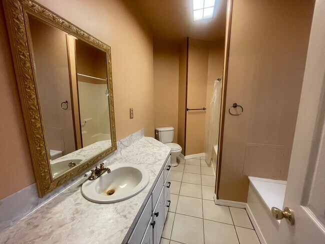 Building Photo - Cypress Lake Front Property in Benton!