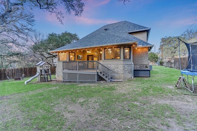 Building Photo - 640 Bluffside Dr