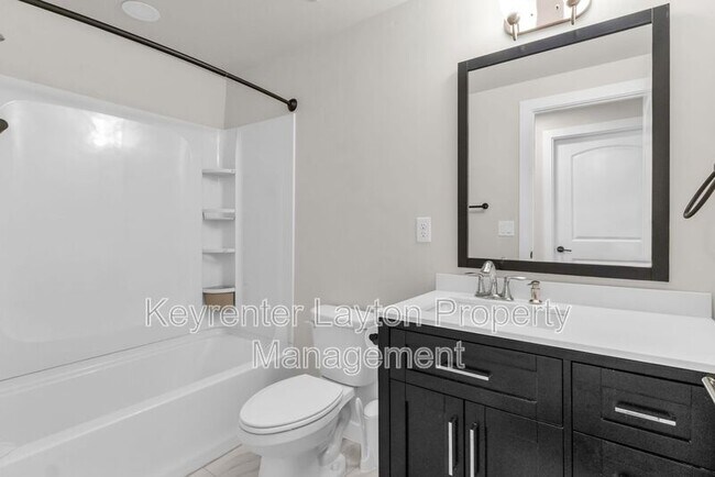 Building Photo - 1432 E Daylily Ct