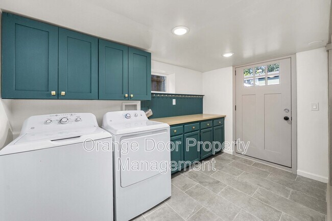 Building Photo - 4512 N Orchard St
