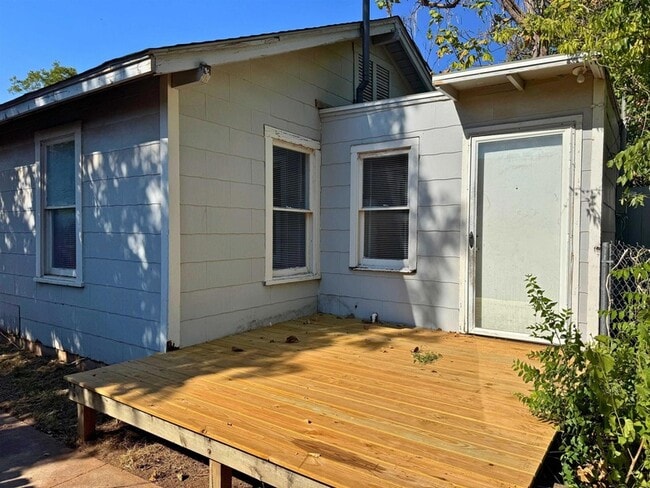 Building Photo - 1522 Blonde St
