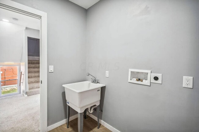 Building Photo - 921 Linwood Ave