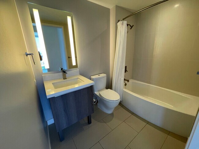 Building Photo - Symphony Honolulu! Luxurious 3 bedroom 2 bathroom in Kakaako with 2 assigned parking stall