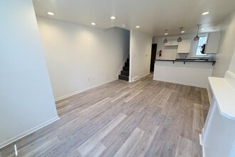 Building Photo - 2-bedroom HOUSE near University City!