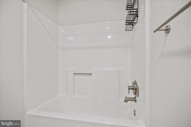 Building Photo - 906 Elfin Ave