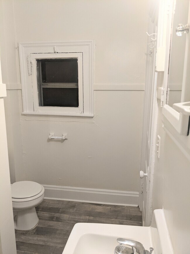 Bathroom - 529 W Ionia St