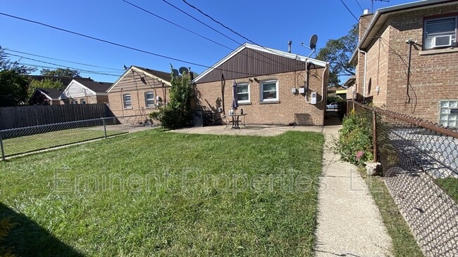 Building Photo - 9225 S Euclid Ave