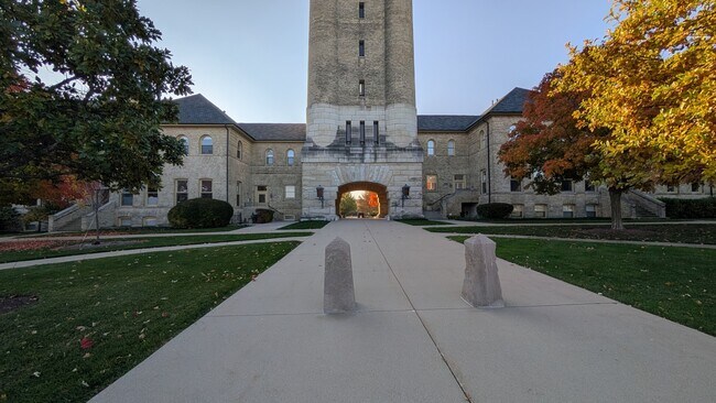 Building Photo - 210 Leonard Wood S