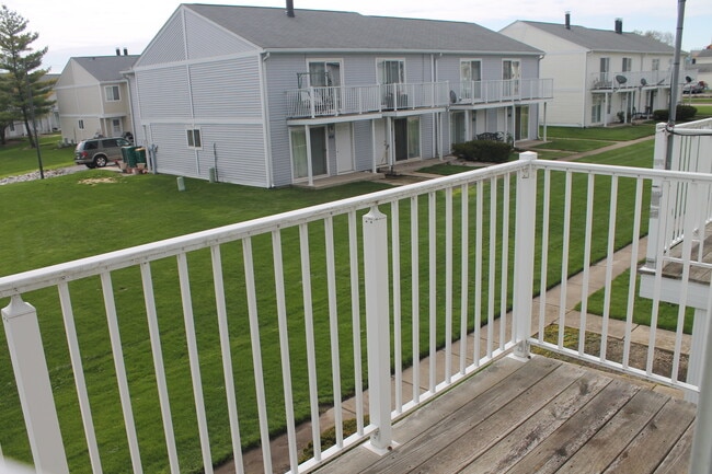 Building Photo - 440 Meadow Green Ln