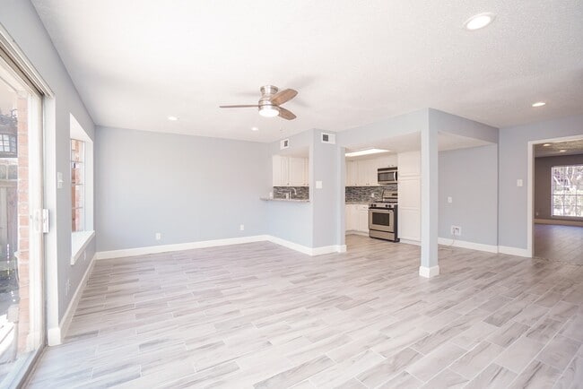 Building Photo - 2515 Oak Hill Dr