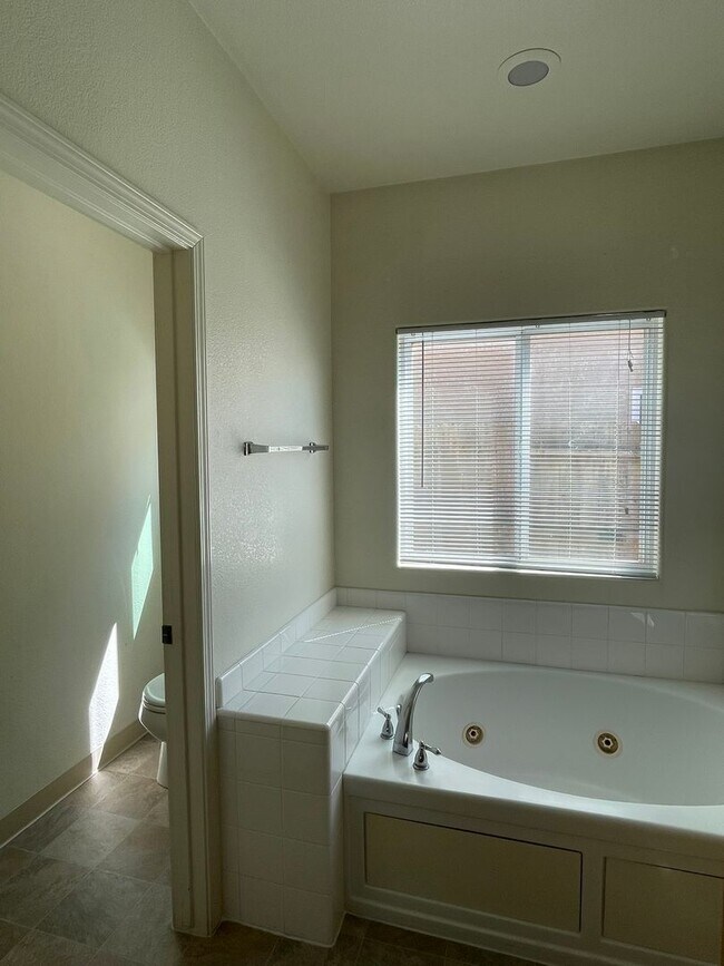 Building Photo - 757 Petit Sirah Ct
