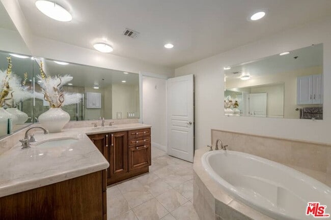 Building Photo - 10617 Eastborne Ave