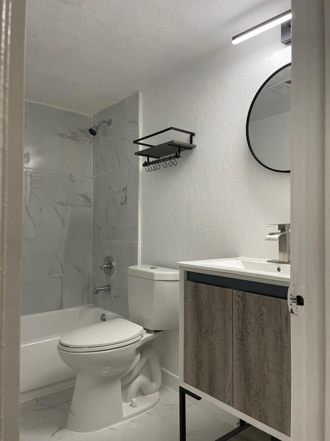 Building Photo - 1450 SW 8th Ct