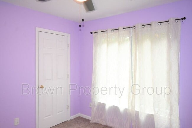 Building Photo - 6405 Rolling Meadows Ln