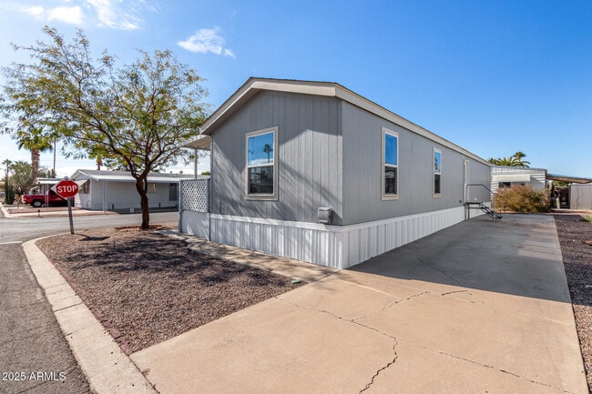 Building Photo - 2650 W Union Hills Dr