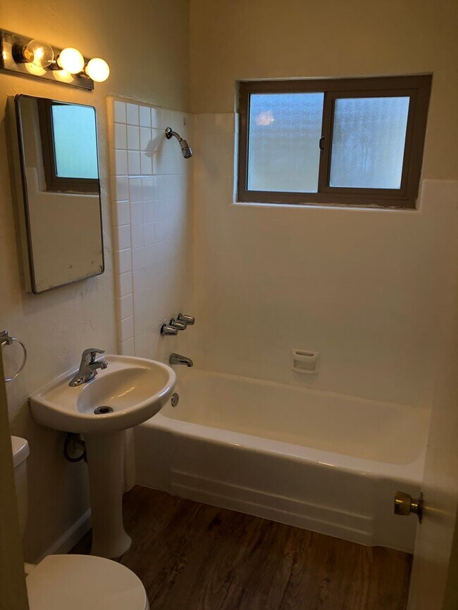 Building Photo - Apartment across the street from liberty s...