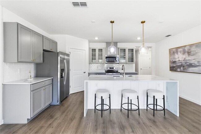 Building Photo - 1041 Champion Ridge Dr