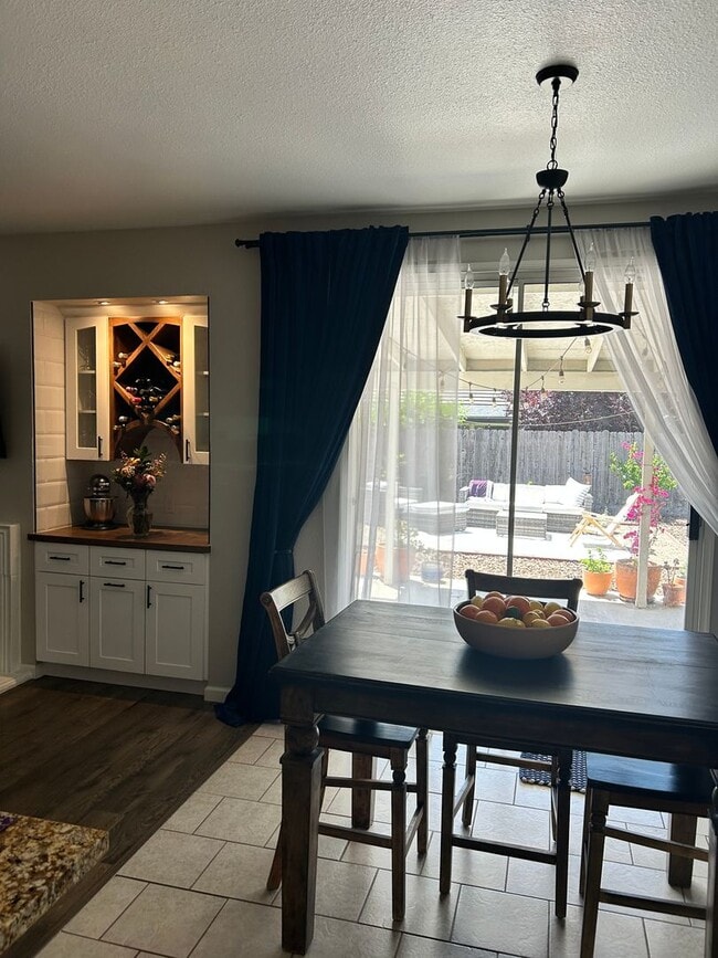 Building Photo - Charming 3 bedroom 2 bathroom home located...