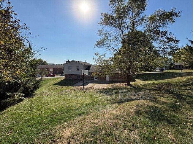 Building Photo - 601 Leo Dr
