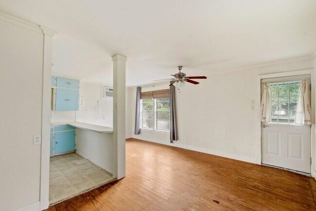 Building Photo - 505 Lbj Dr