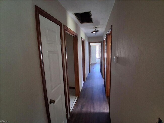 Building Photo - 4863 Woods Edge Rd