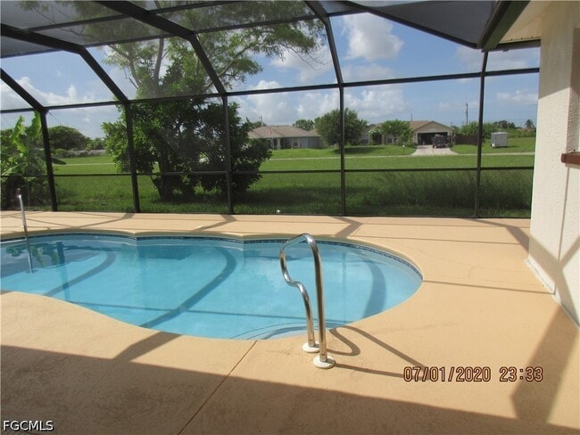 Building Photo - 918 NE 13th St