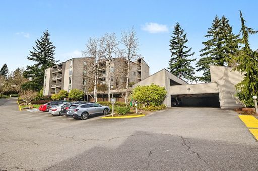 Building Photo - 13820 NE 65th St